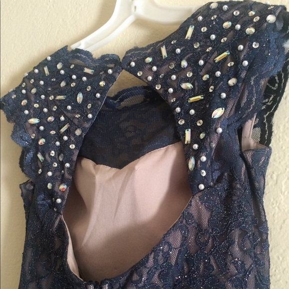 David's Bridal lace dress w/ keyhole back - Picture 3 of 6